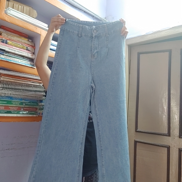 Highwait Denim wide legged jeans. size M - Picture 8 of 9